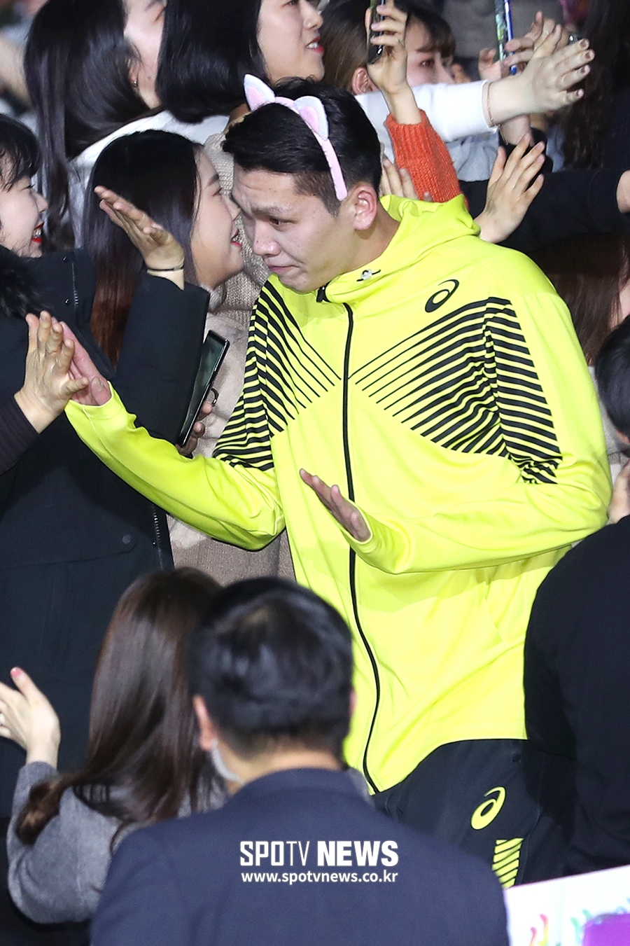 [포토S] 김규민, 핑크 머리띠 무엇?