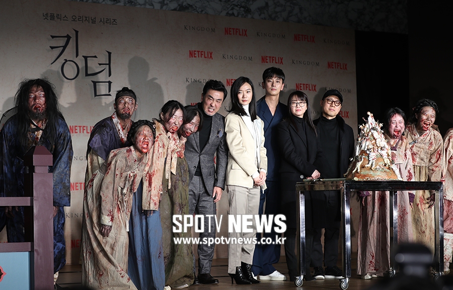 [포토S] 킹덤, 무서운 좀비들과 함께