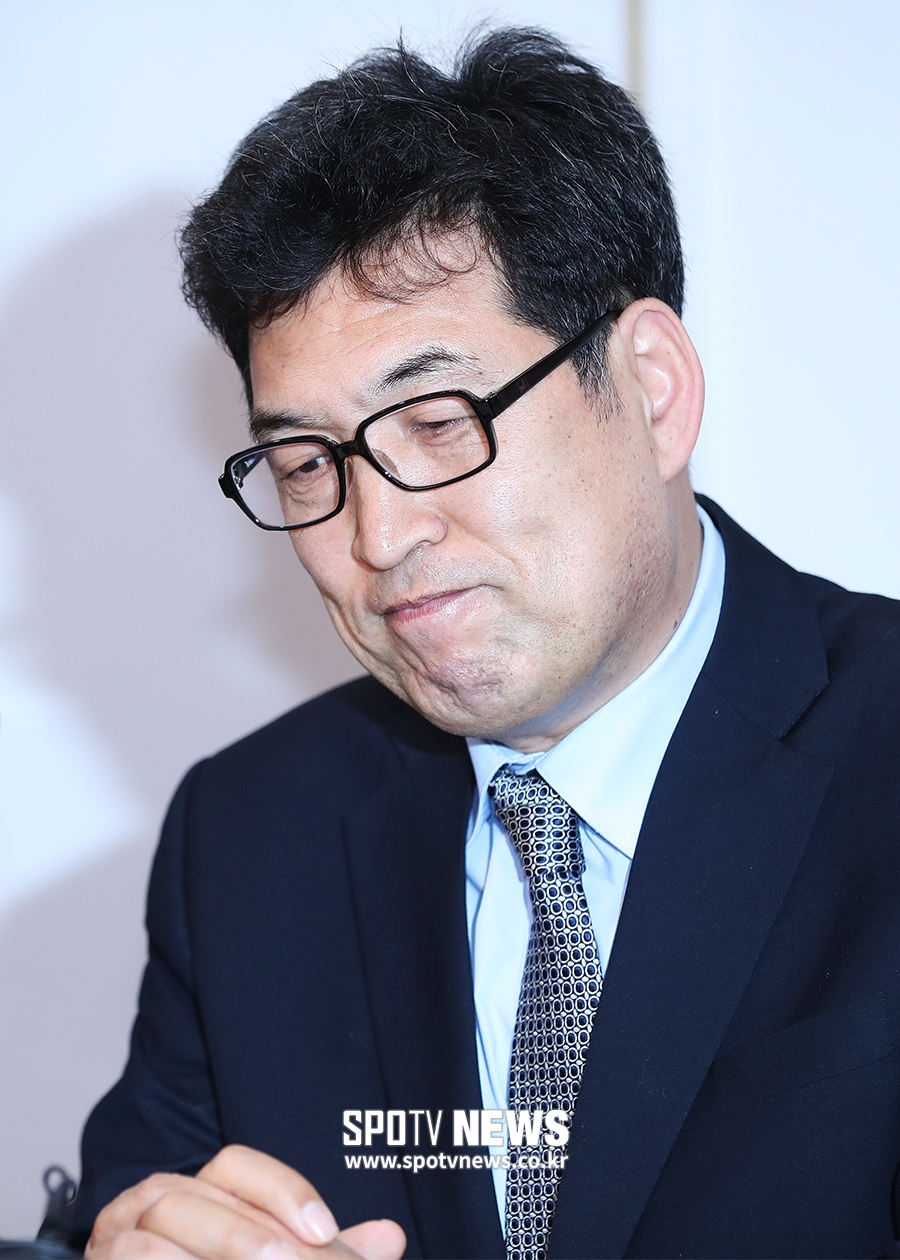 [포토S] 굳은 표정의 전명규