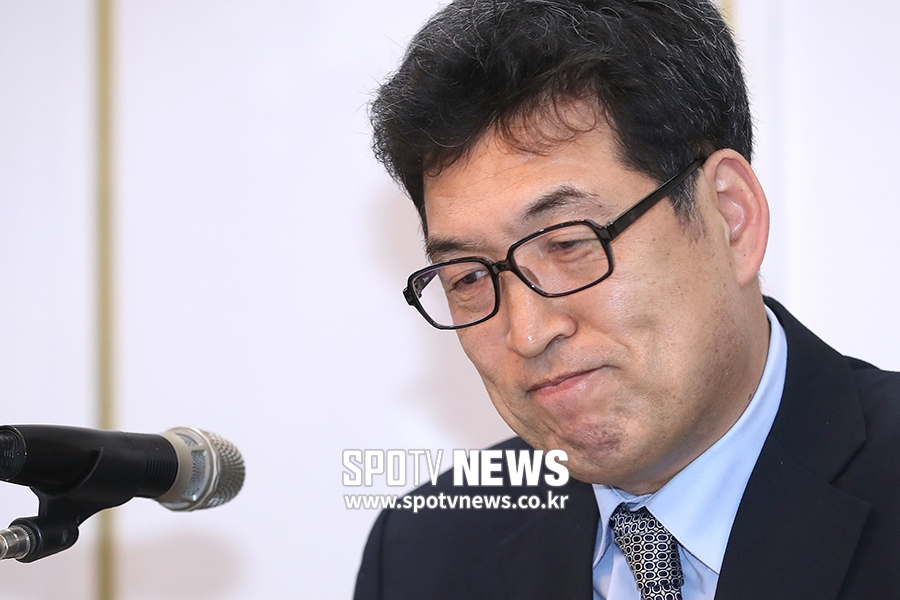 [포토S] 전명규 교수, 굳게 다문 입술