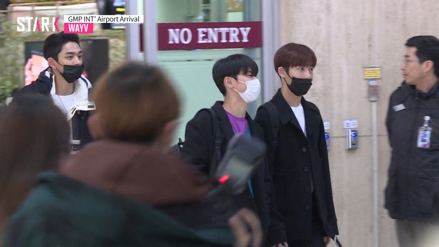 [영상] 웨이션브이(WayV) 무질서한 팬들 속 안전 귀국