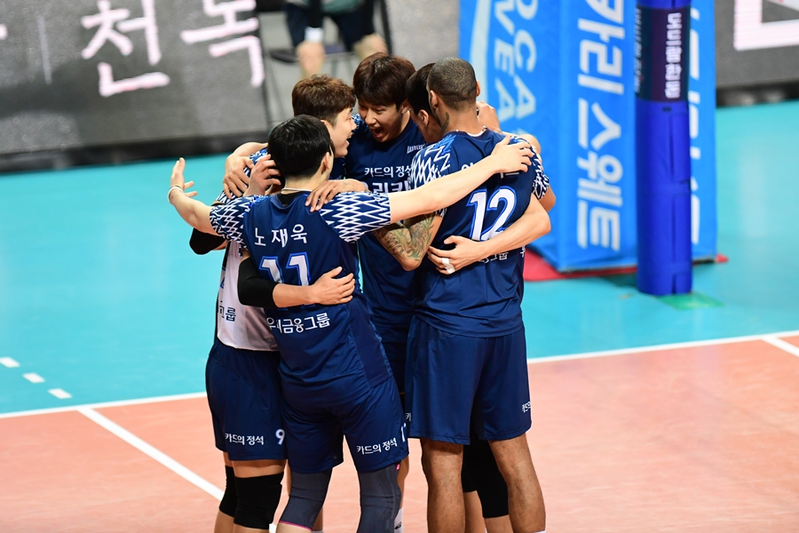 '한국전력 완파' 우리카드, 2위 대한항공과 '승점 타이'