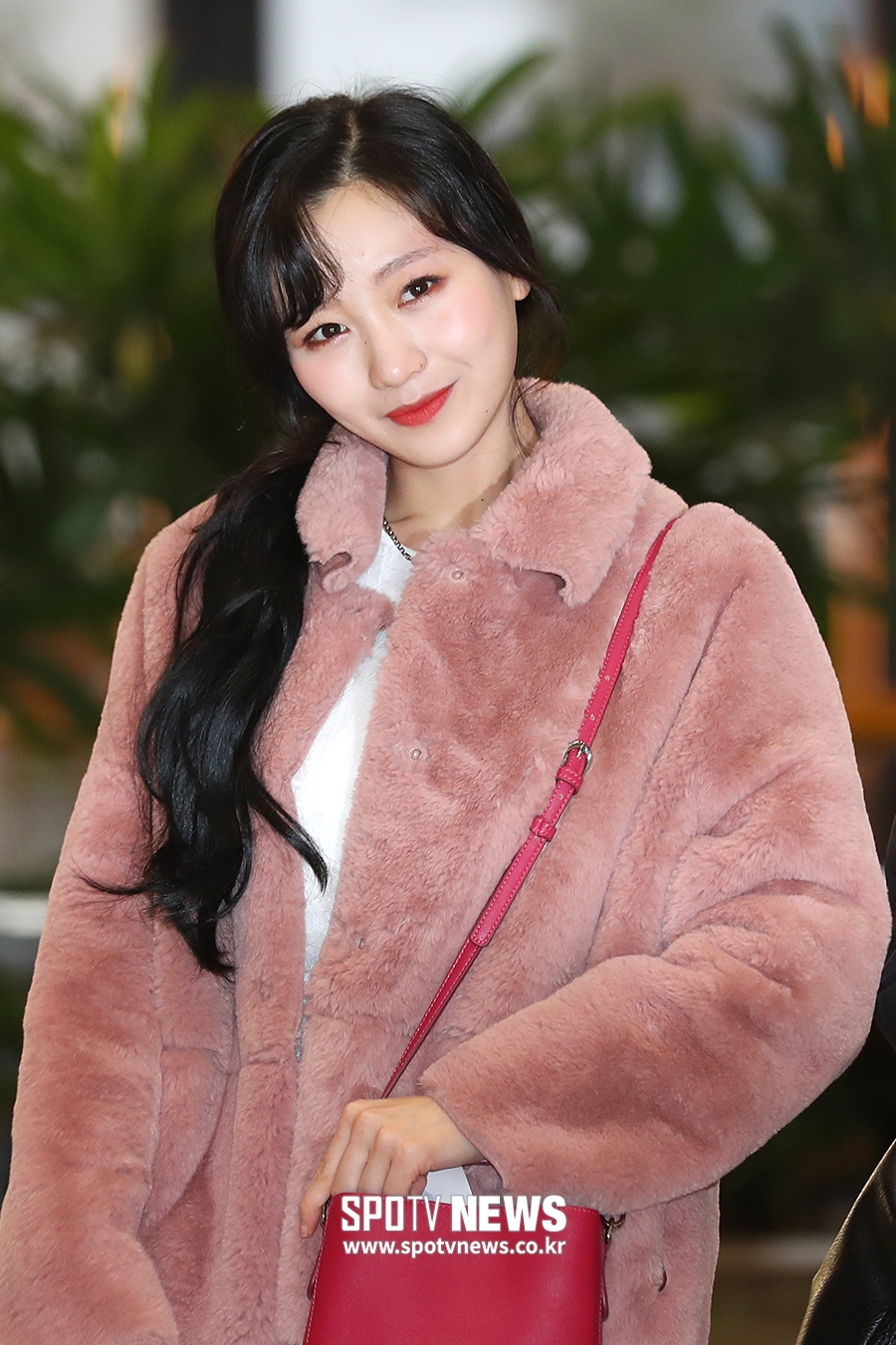 [포토S] 러블리즈 류수정, 핑크 퍼가 포인트!