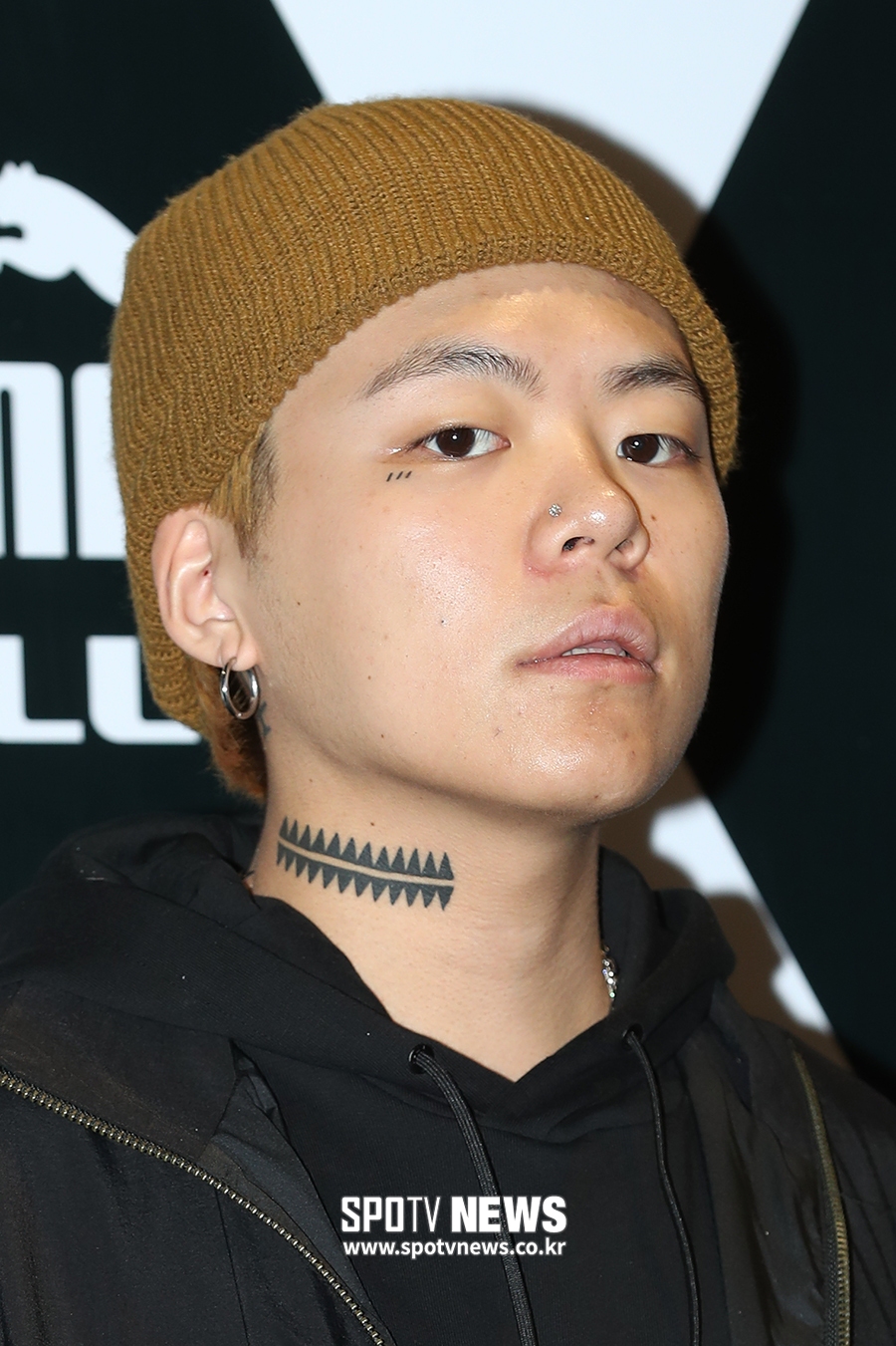 [포토S] 키드밀리, 강렬한 목 타투