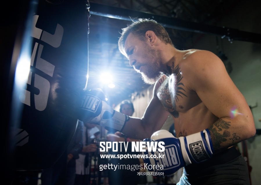 [UFC] 술 권하는 카우보이…"맥그리거 위스키든, 버드와이저든"