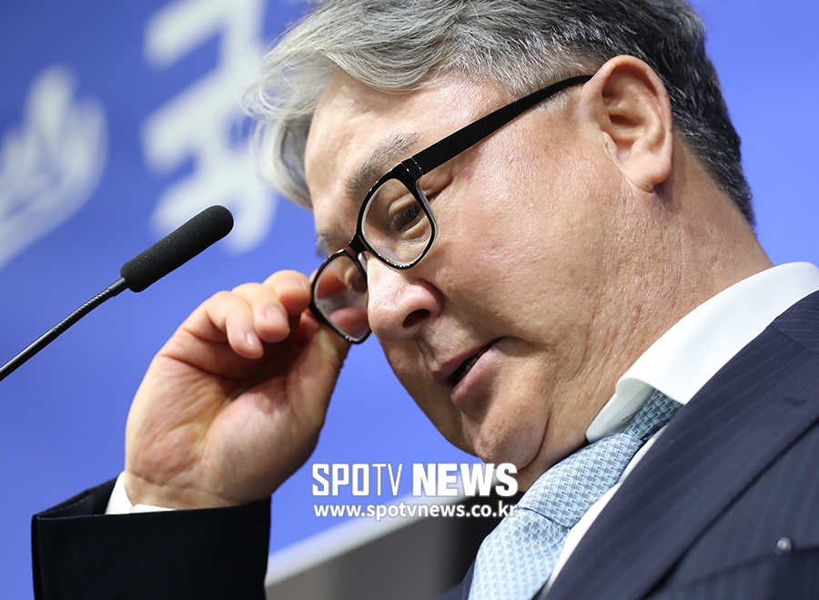 [포토S] 첫 기자회견에 나선 김경문 감독