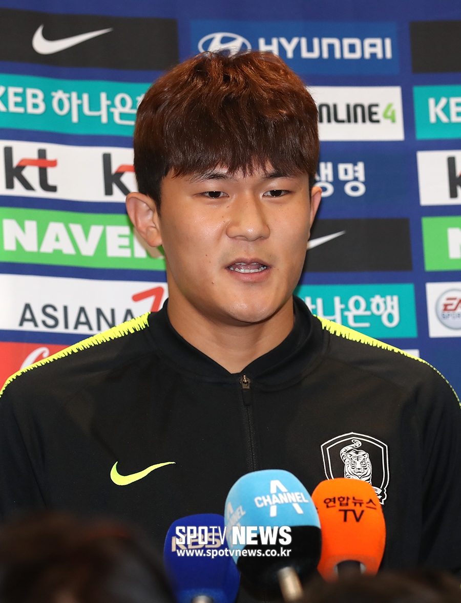 [포토S] 인터뷰 하는 김민재