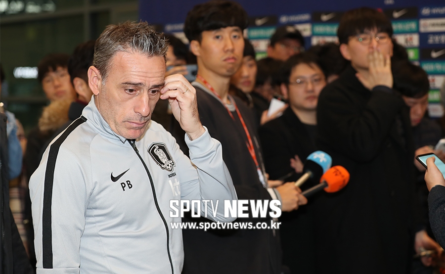 [포토S] 벤투 감독, '잠시만'