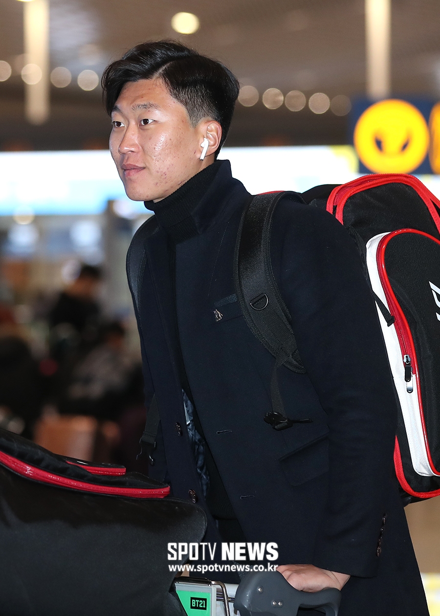 [포토S] 박승욱, 출국길 에어팟과 함께