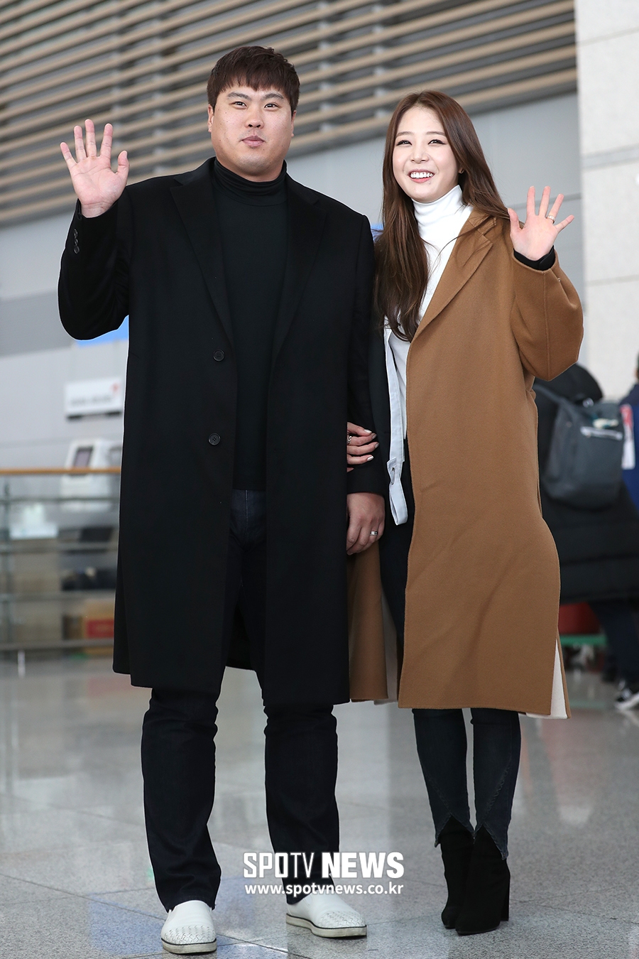 [포토S] 류현진, 아내 배지현과 함께 알콩달콩~