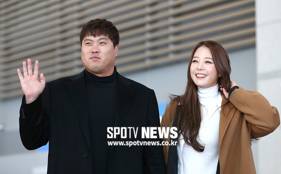 [포토S] 류현진-배지현 부부, 함께 LA로