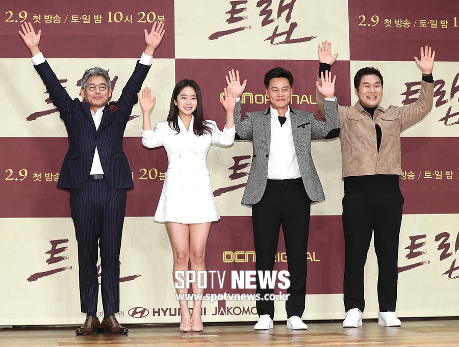 [포토S] 성동일-임화영-이서진-윤경호, '왜 파이팅만 해야하죠? 만세!'