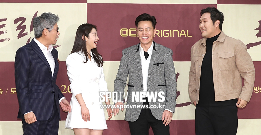[포토S] 성동일, "만세 한번 하자!"
