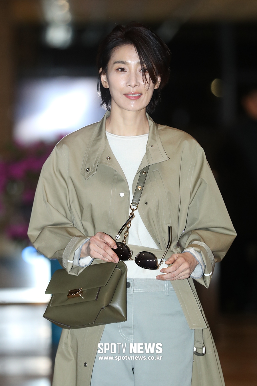 [포토S] 김서형, 화보 촬영 가는 김주영 선생님