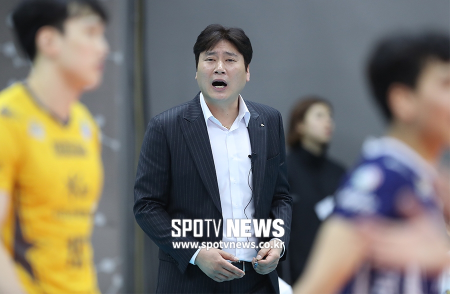 [포토S] 권순찬 감독, 애타는 마음