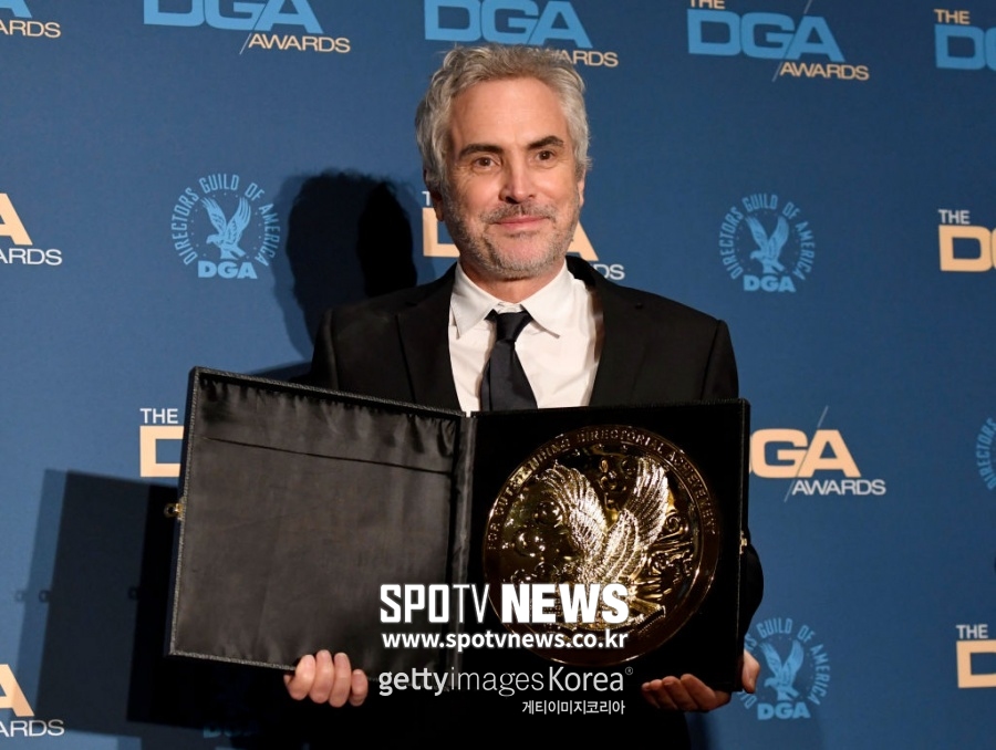 '로마' 알폰소 쿠아론, 美감독조합상도 수상…아카데미 대세행보