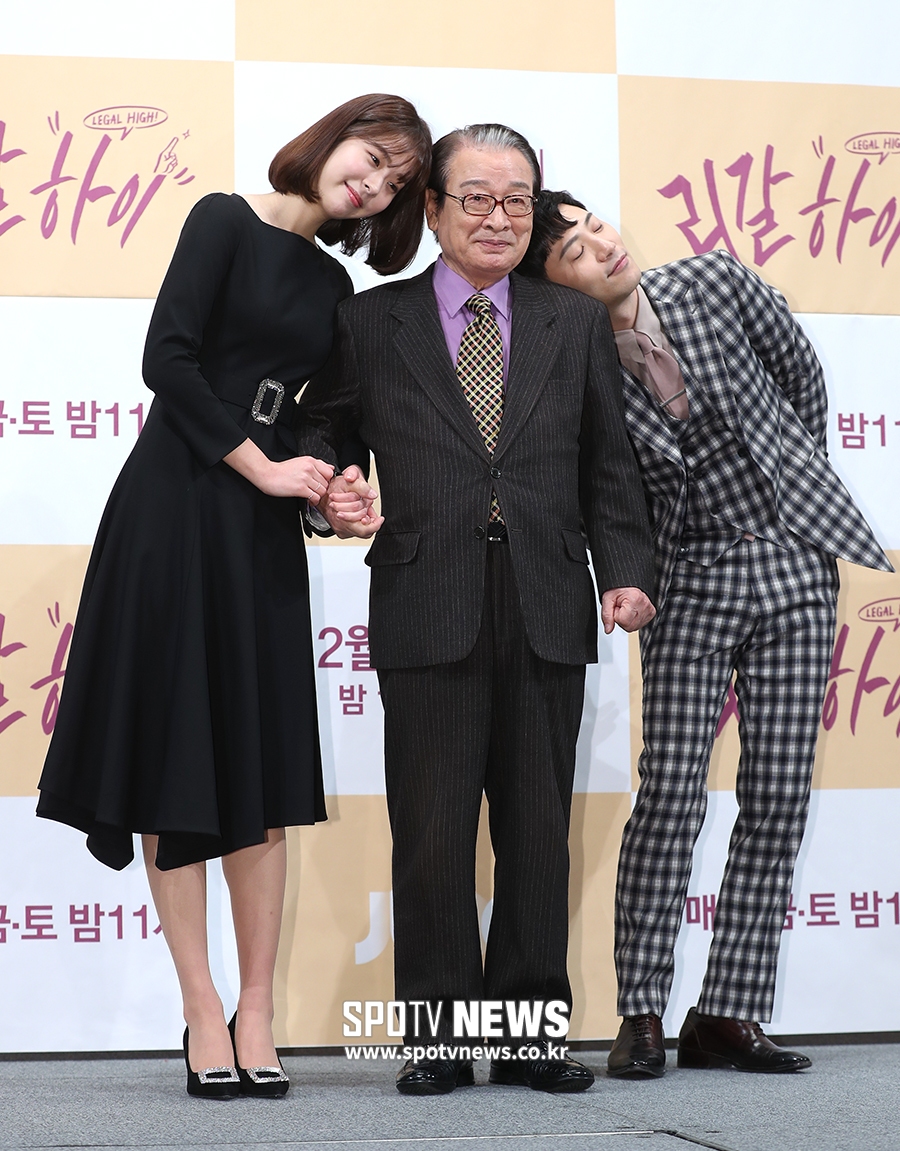 [포토S] 서은수-진구, '이순재 선생님 어깨에 기대어~'