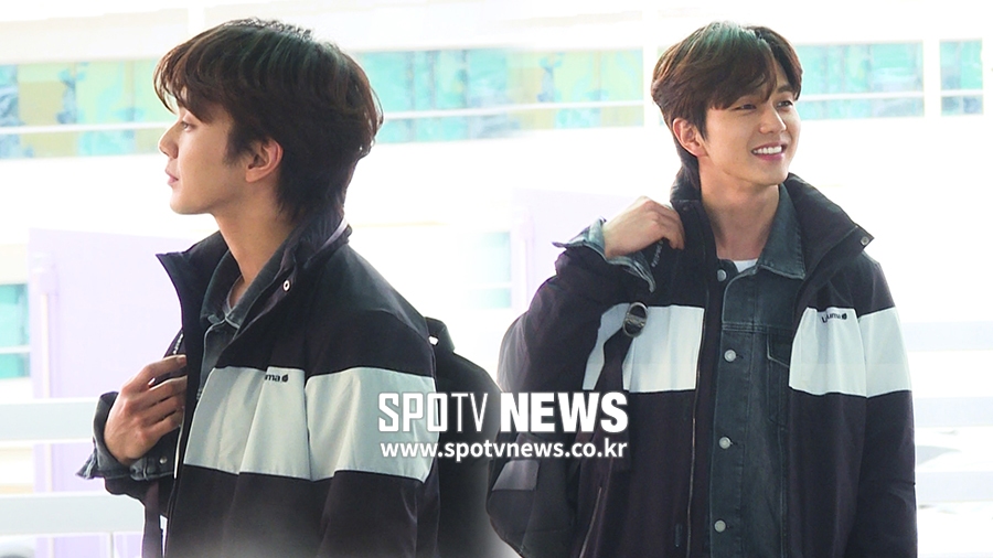 유승호 출국, '별빛이 내리는 웃음' [공항패션]