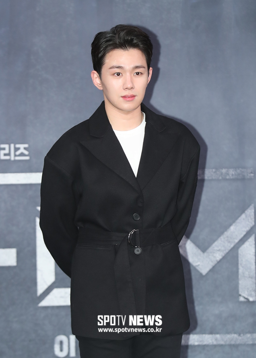 [포토S] 포즈 취하는 배우 오승훈