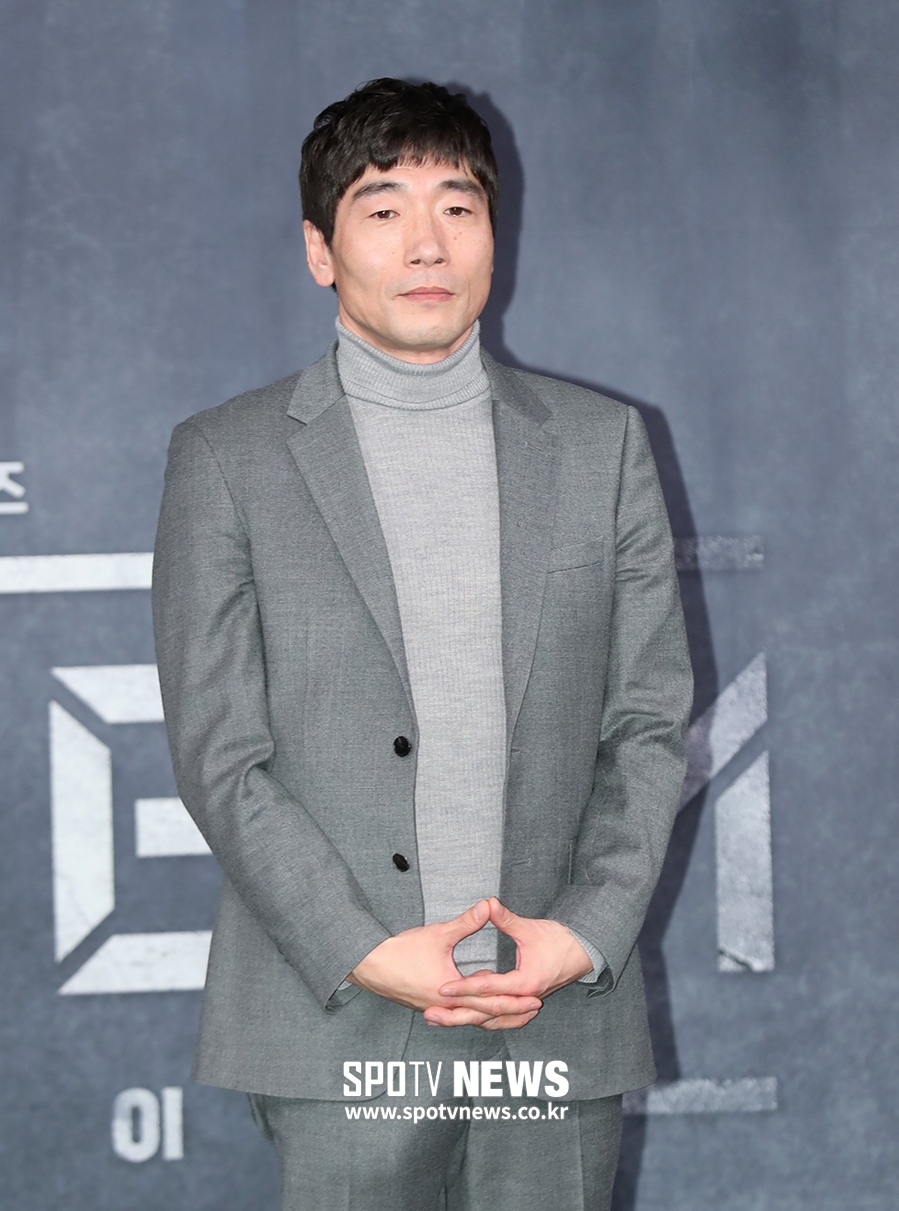 [포토S] 포즈 취하는 배우 박원상