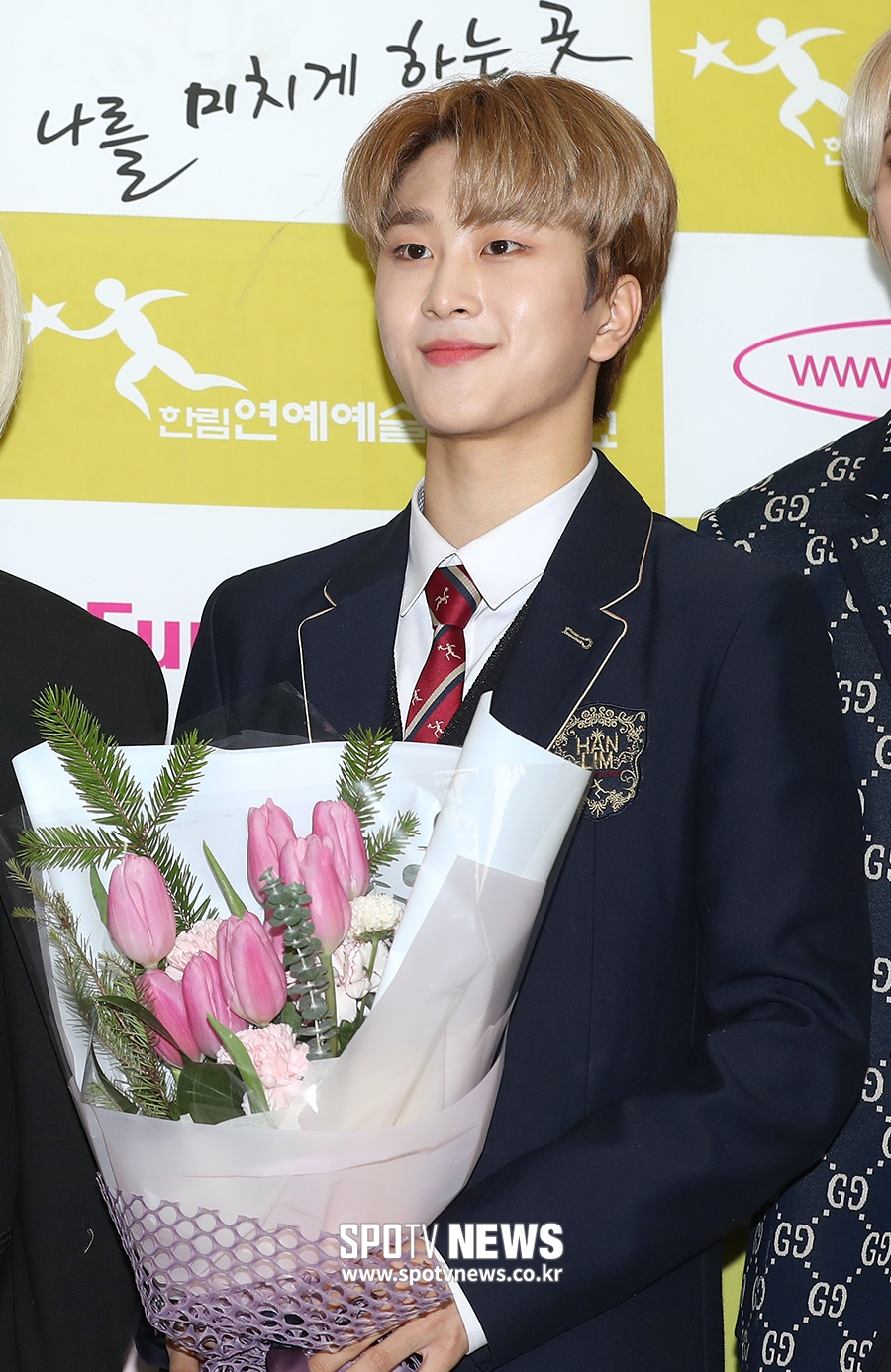 [포토S] 뉴키드 진권, '오늘 졸업해요!'