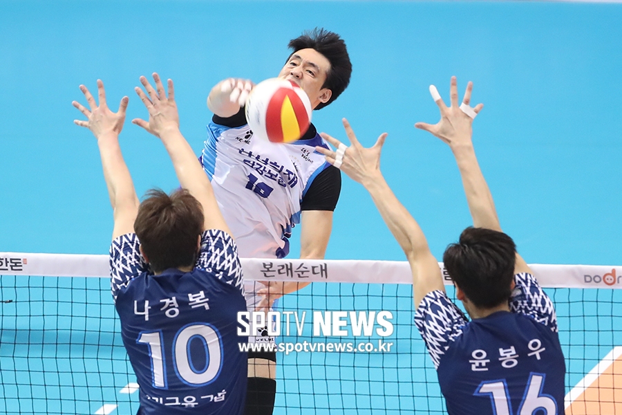 [포토S] 이강원, 사이로 쏙~