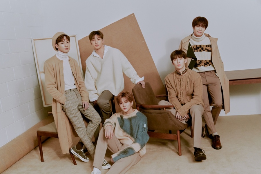 "돌아온 황민현"…뉴이스트, 2019 버전 완전체 이미지 공개