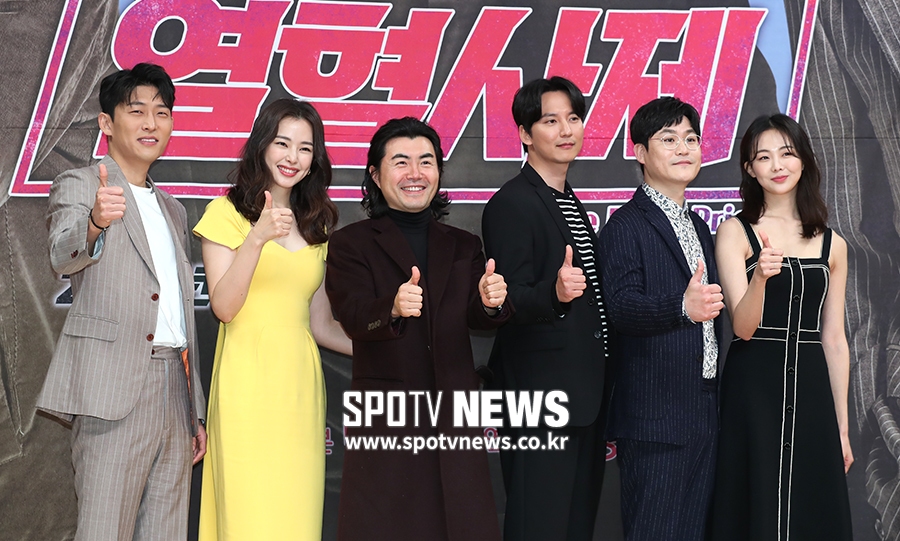 [포토S] 드라마 '열혈사제' 엄지 척