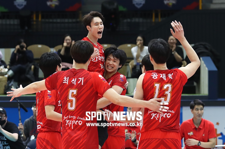 [포토S] 서재덕, 최홍석 안고 환호
