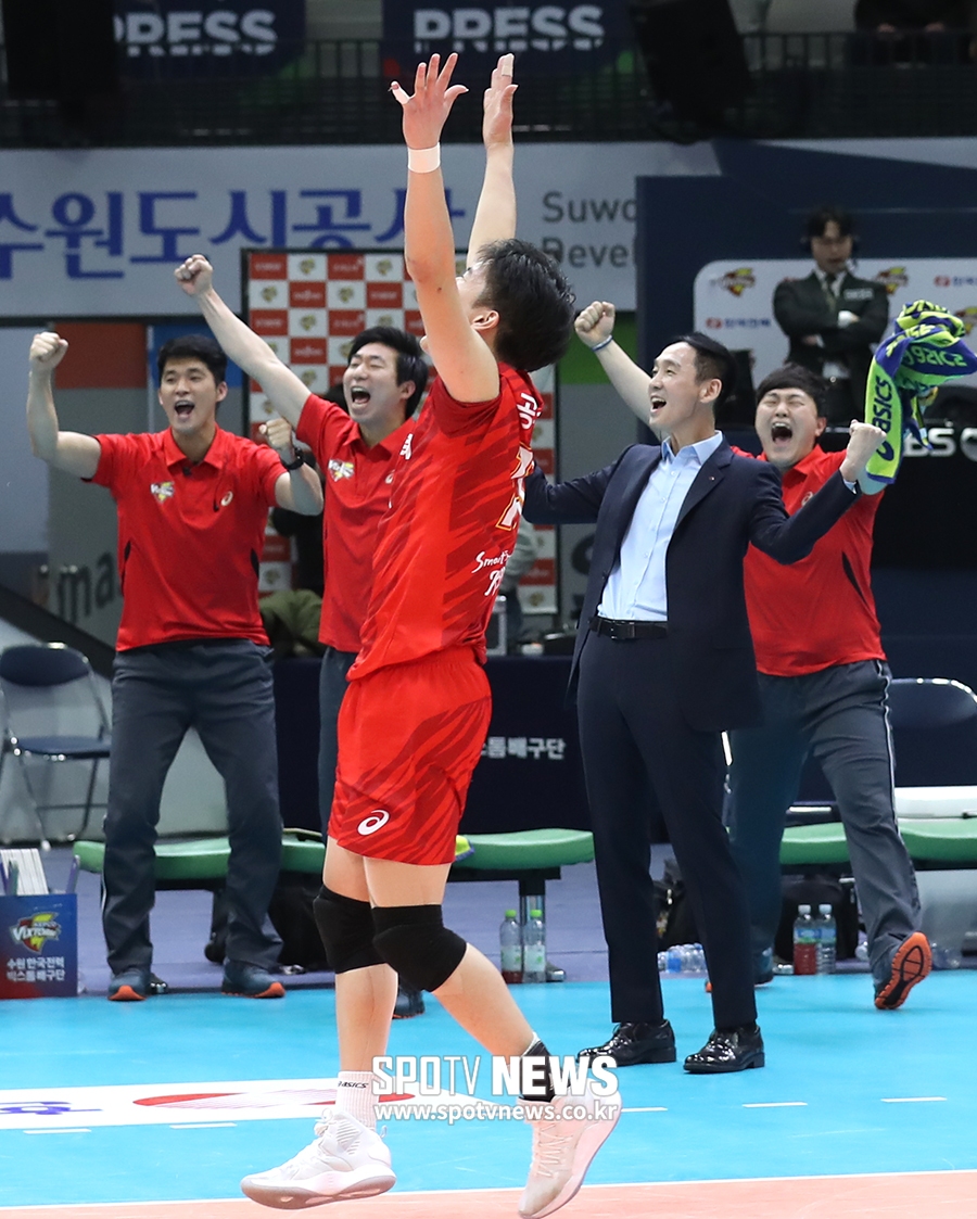[포토S] 한국전력, '우리카드 잡았다!'