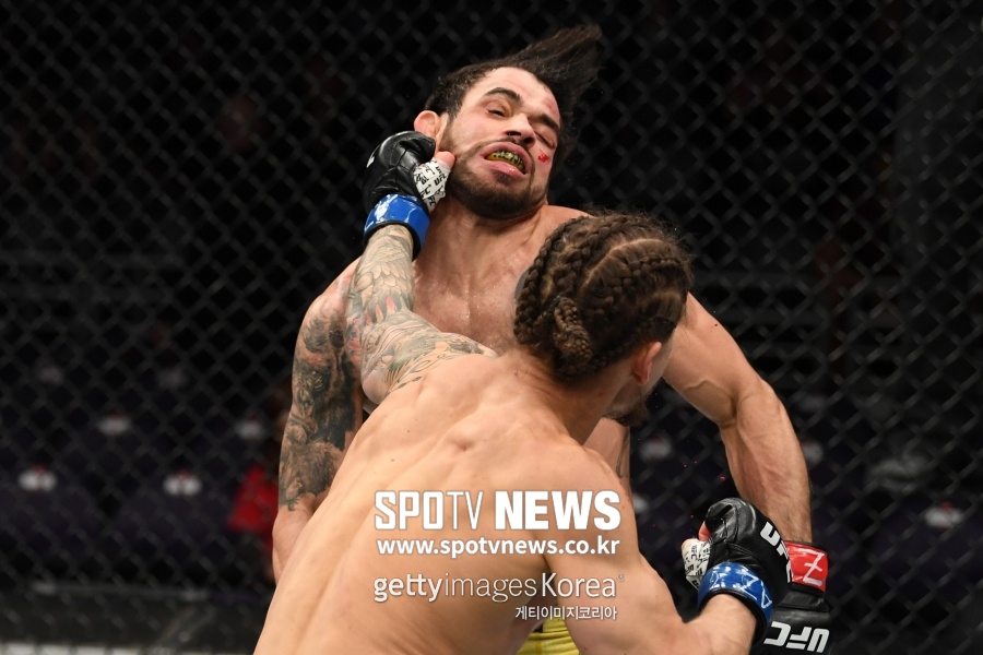 전 UFC 밴텀급 챔프 바라오, 또 TKO패…4연패 수렁