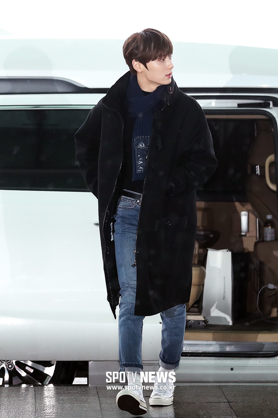 [포토S] 황민현, '만찢남'의 출국길