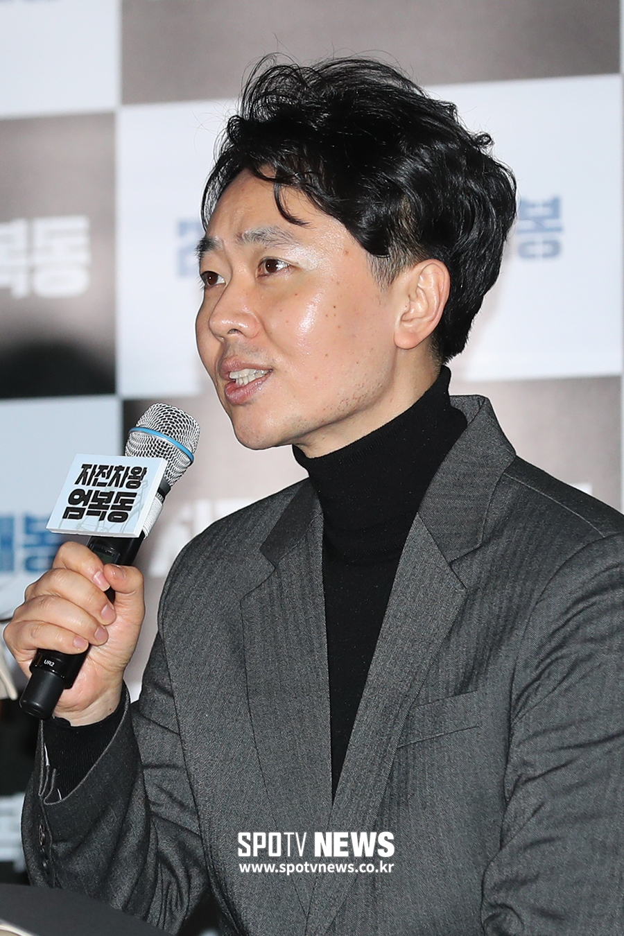 [포토S] 인사말 하는 김유성 감독