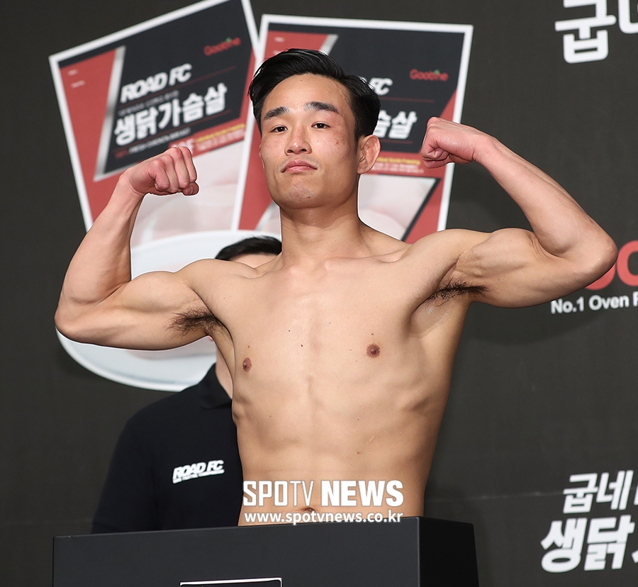 [포토S] 계체 통과한 이성수