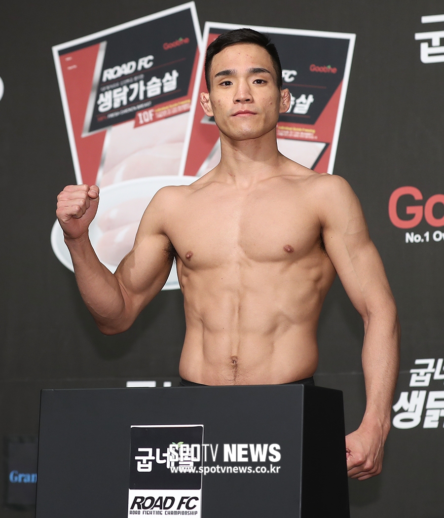 [포토S] 신승민, 또렷한 식스팩