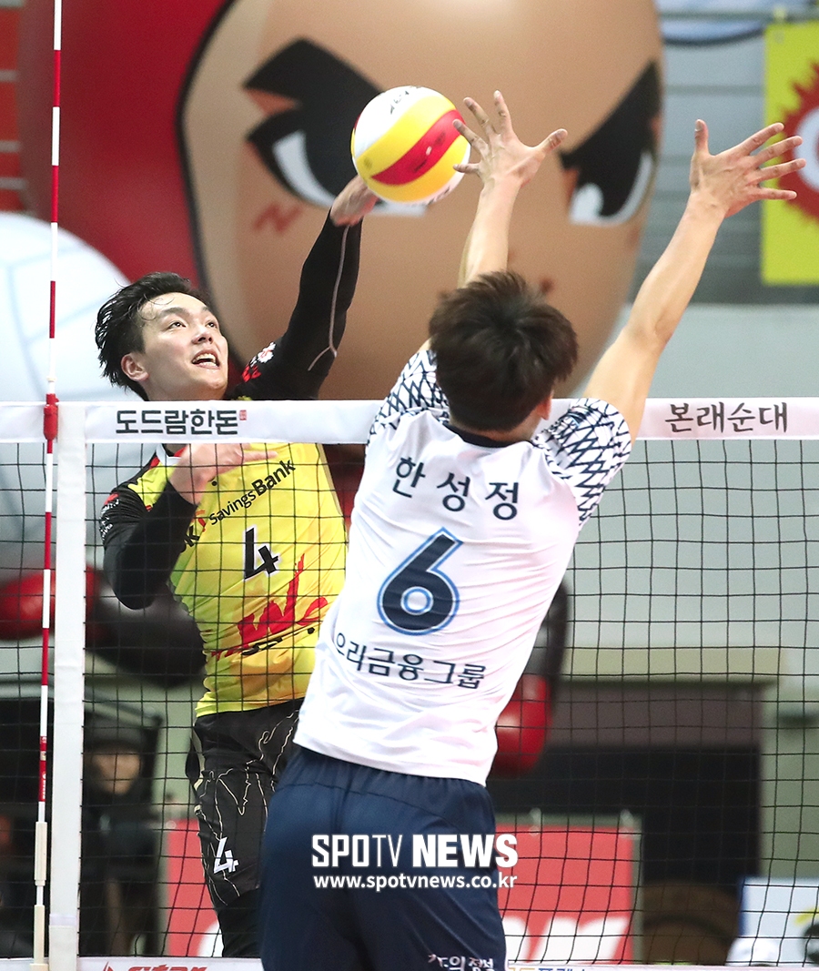 [포토S] 조재성, '한성정 비켜'
