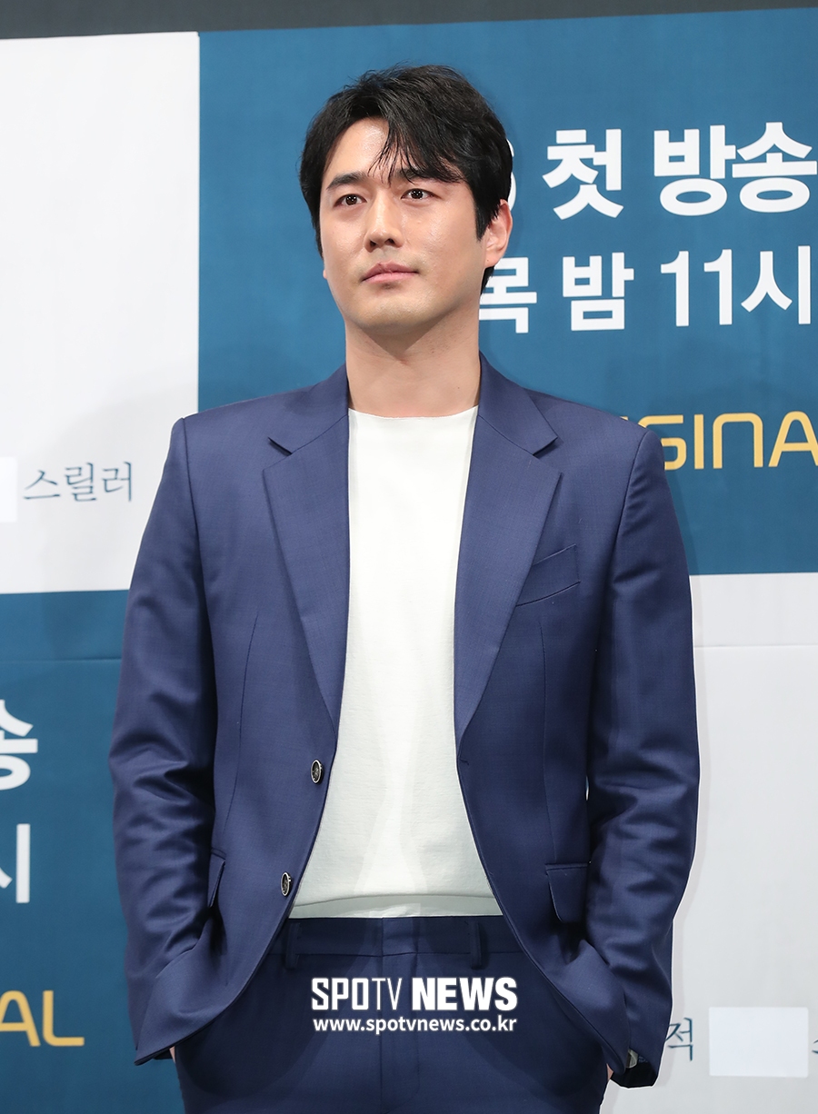 [포토S] 포즈 취하는 배우 조한선