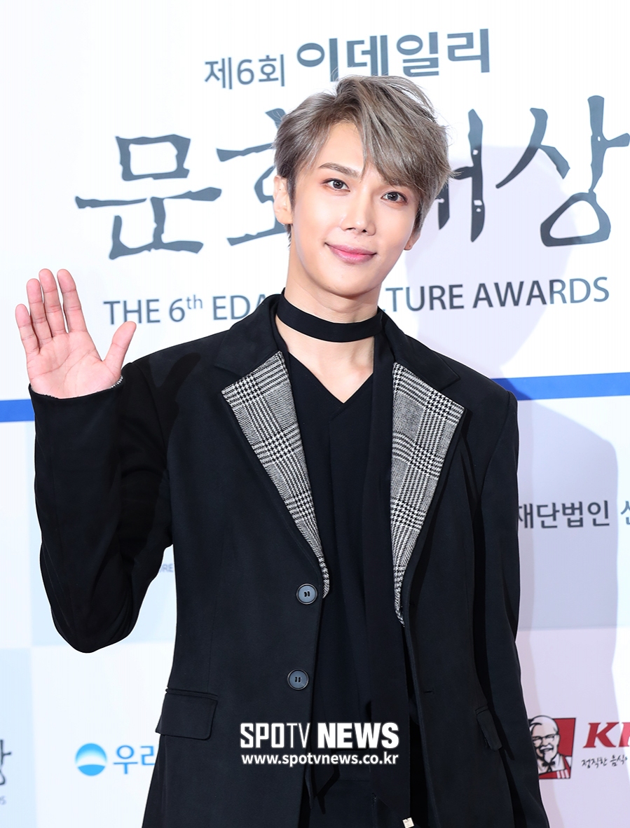 [포토S] 포즈 취하는 가수 박정민