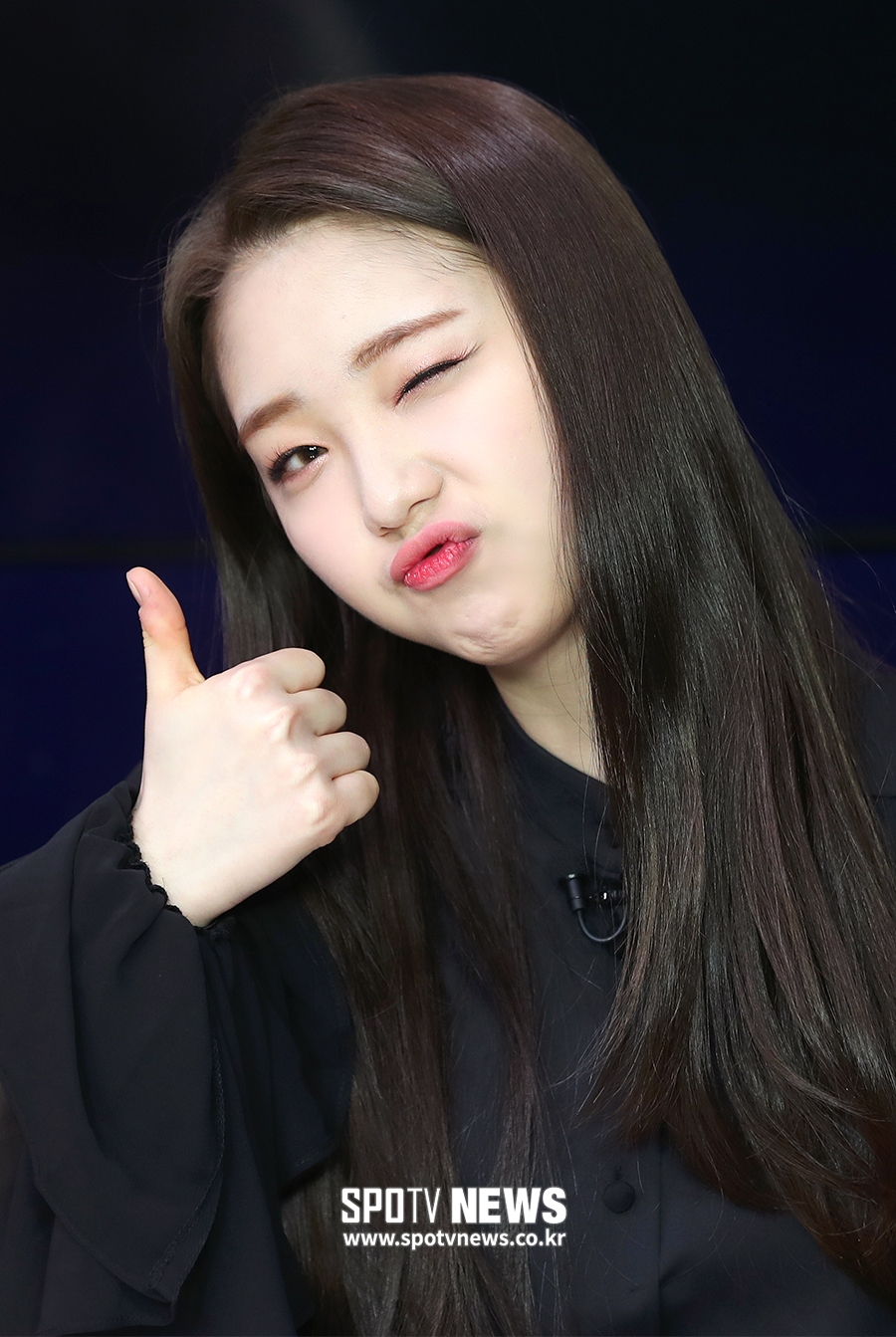 [포토S] 이달의 소녀 여진, 귀엽게 엄지 척!