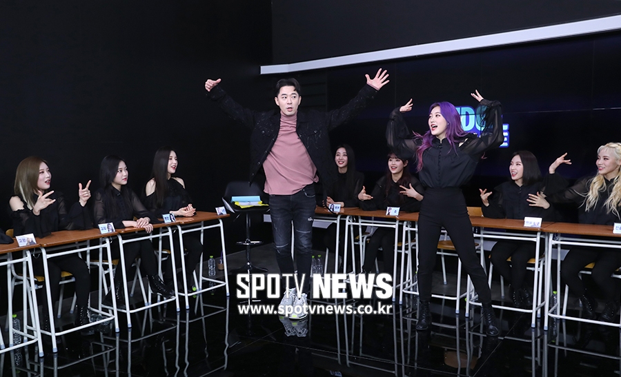 [포토S] 붐, 이달의 소녀 안무 완벽 캐치!