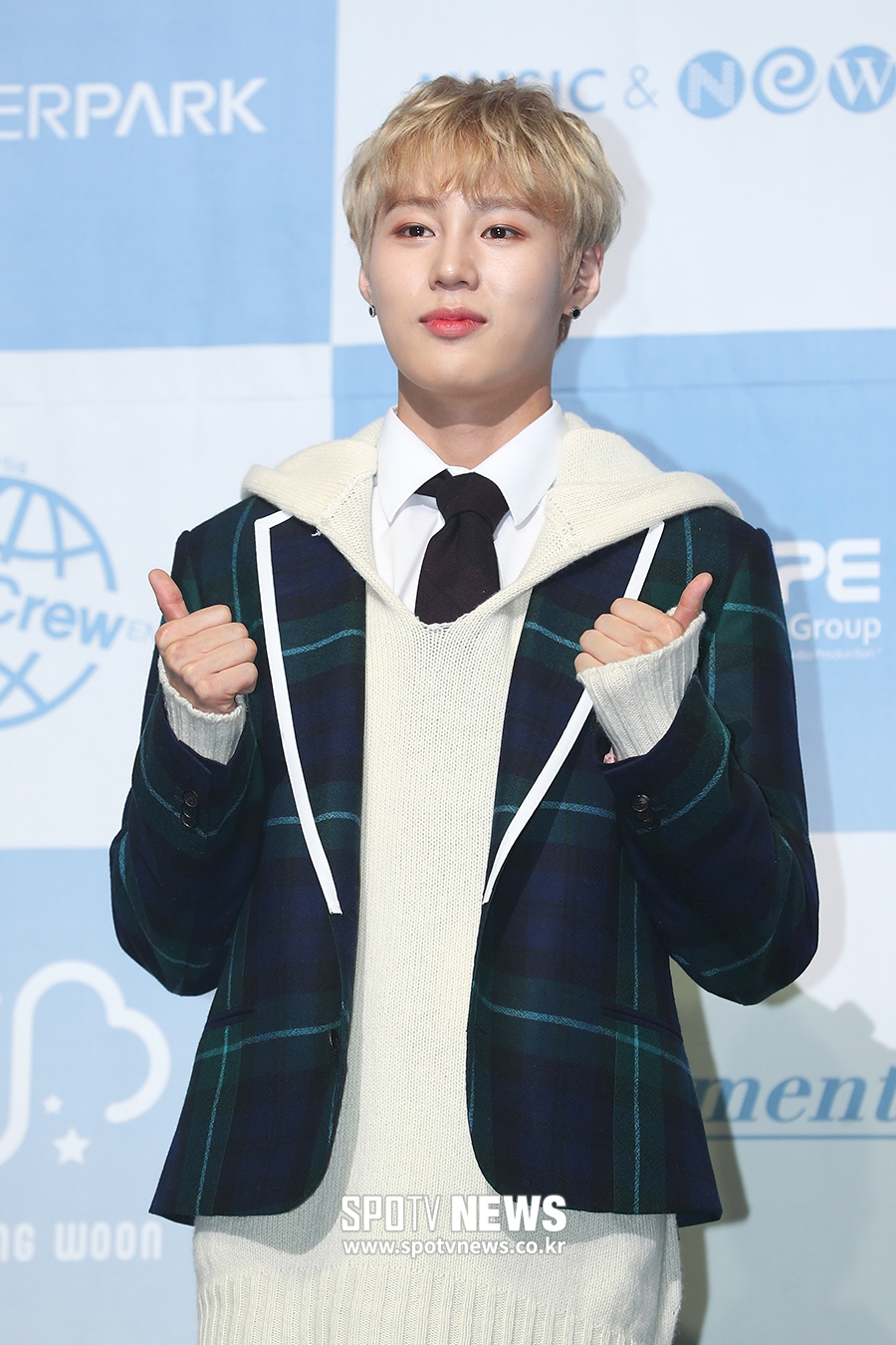 [포토S] 하성운, 미모가 엄지 척!