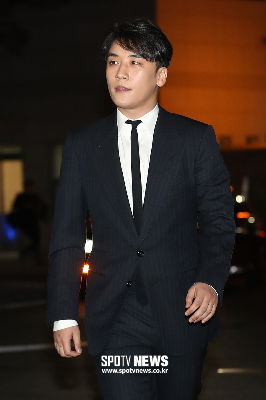 [포토S] '성접대 의혹' 승리, 경찰서 자진 출석