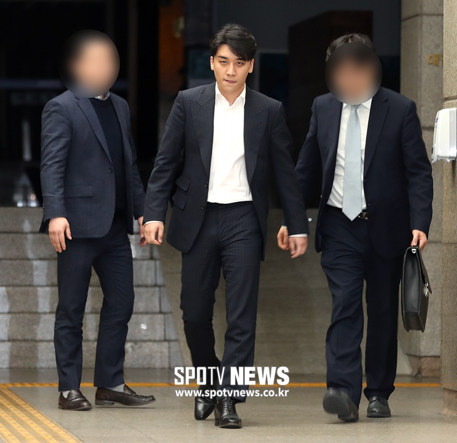 [포토S] 승리, 8시간 경찰 조사 성 접대 의혹엔 '침묵'