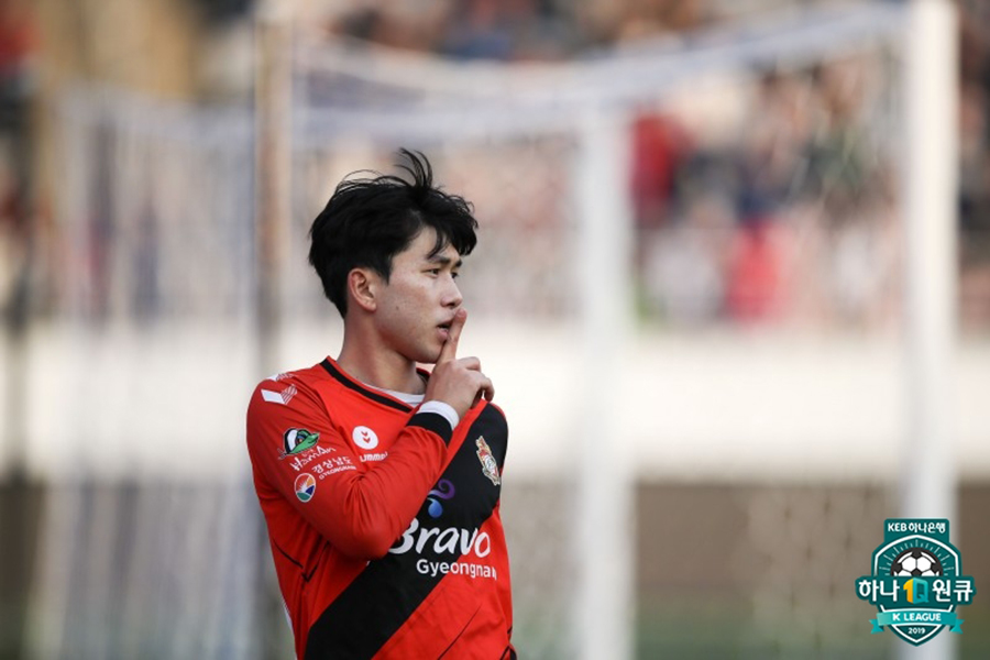 [스포츠타임 현장] ‘김승준-쿠니모토 골’ 경남, 성남 2-1 제압…머치-룩 데뷔전