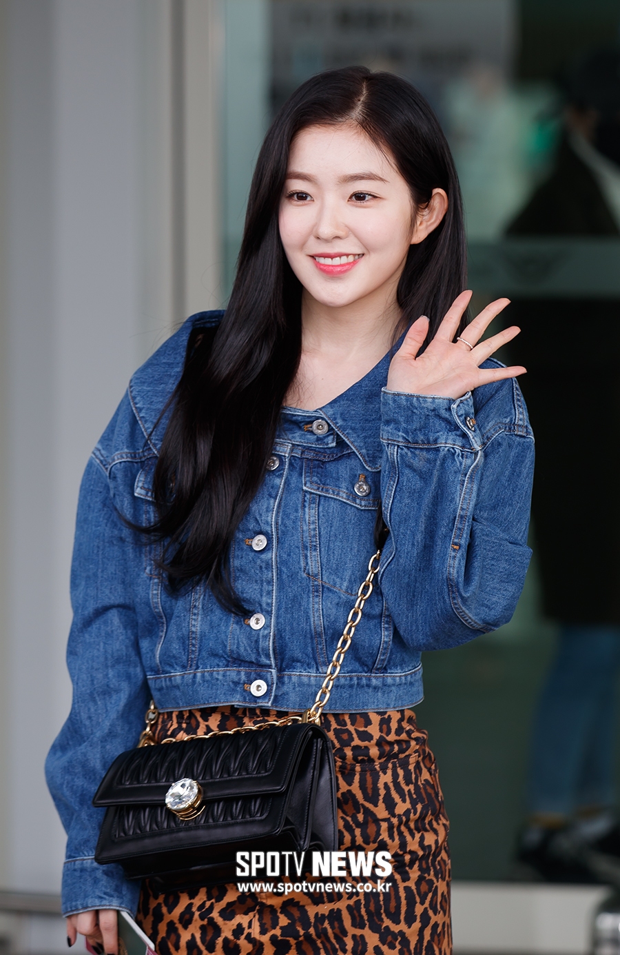 [포토S] 아이린, '심쿵' 손인사