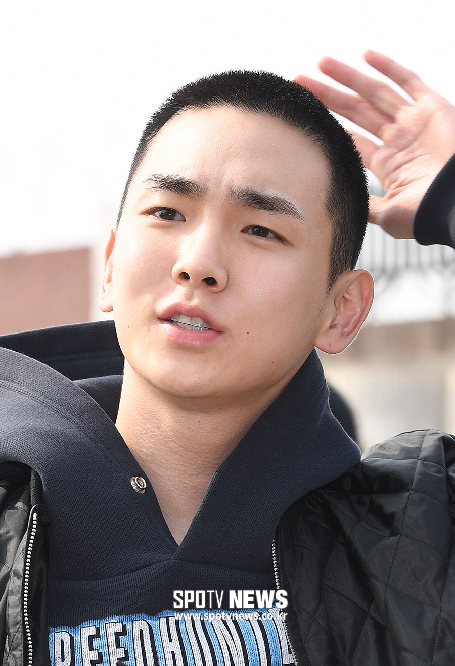 [포토S] '입대' 샤이니 키, '까까머리 어색해~'