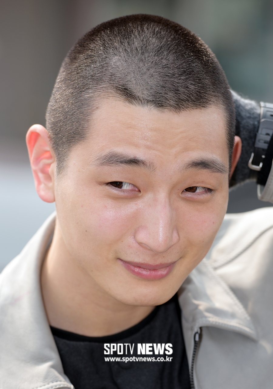 [포토S] '입대' 정진운, 정말 짧게 자른 머리
