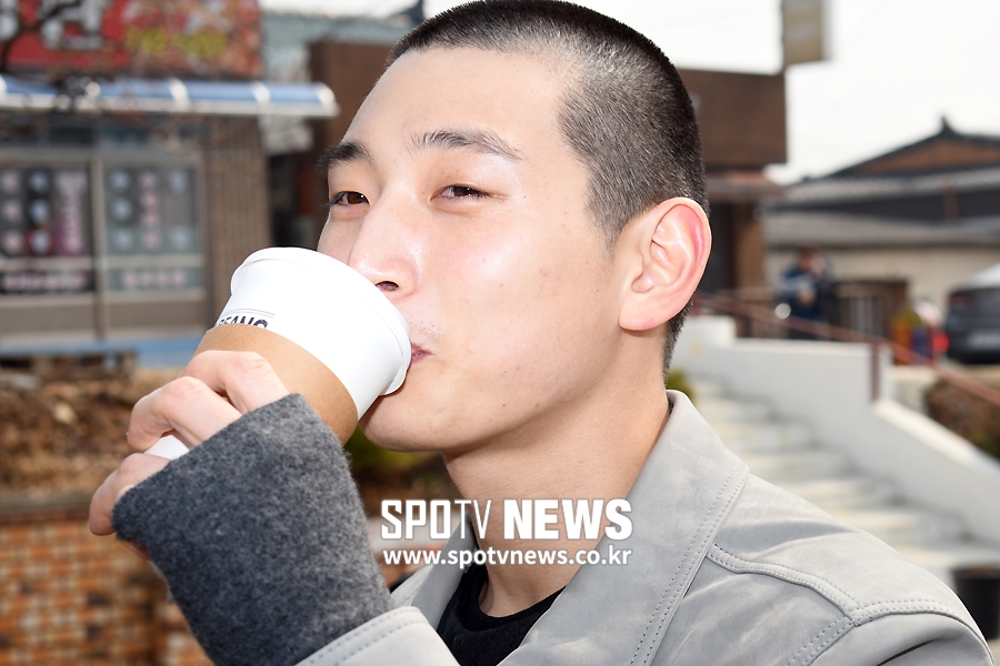[포토S] 정진운, 입대 전 마지막 커피 한모금