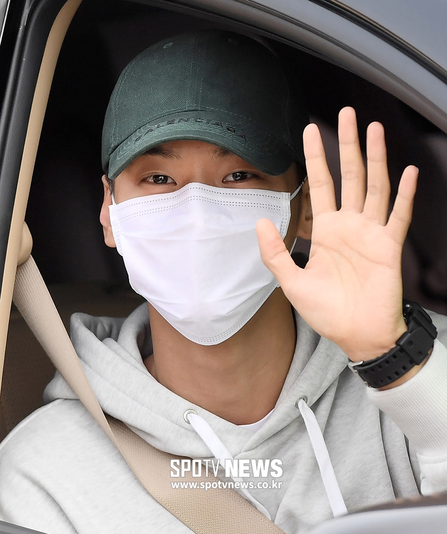 빅스 엔, 멤버들 중 첫 번째로 입대[영상]