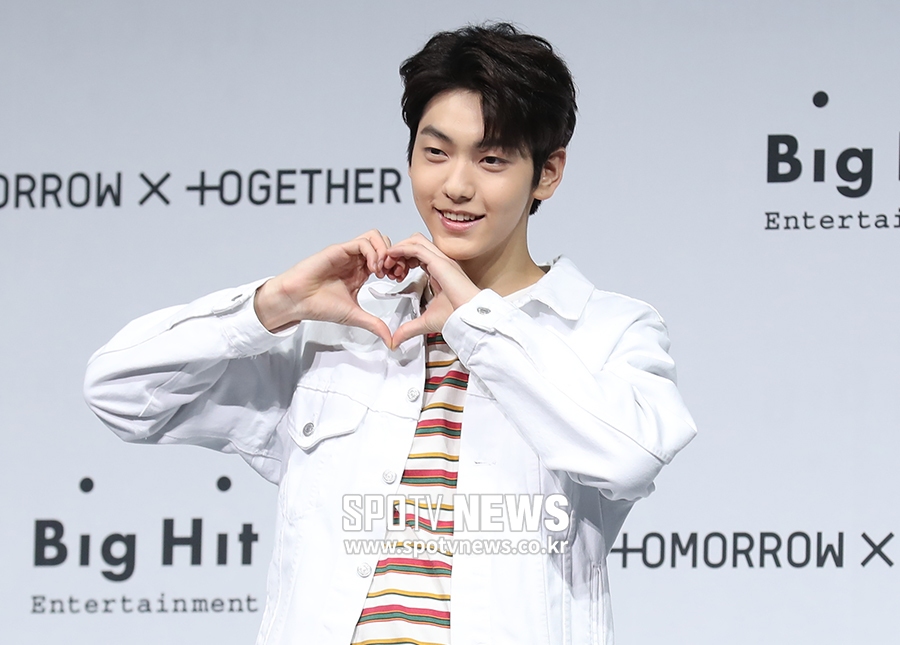 [포토S] TXT 수빈, 스위트한 손하트